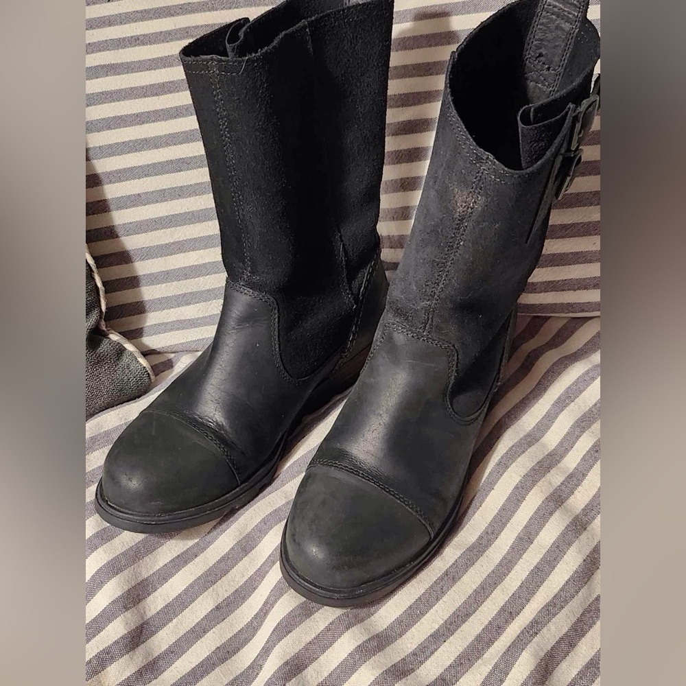 Women’s Sorel boots size 6